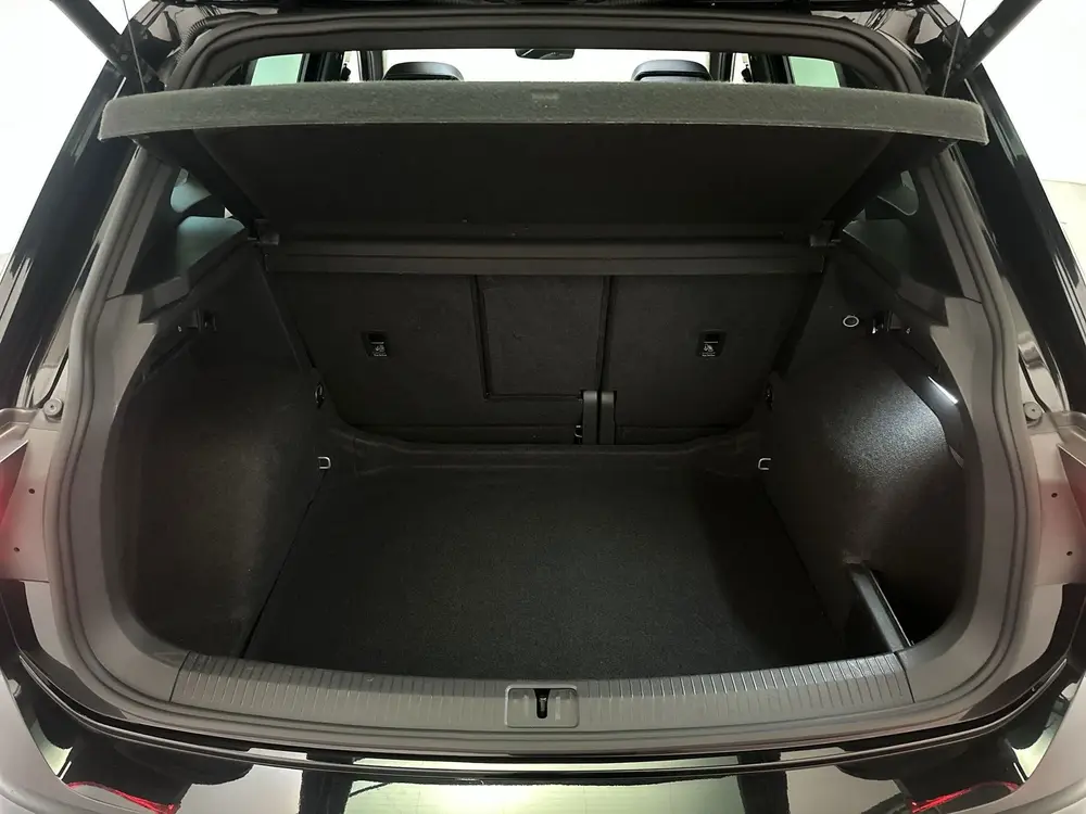 Volkswagen Tiguan 1.5 TSI 150pk DSG R-Line Business Panorama uit 2023, foto 19