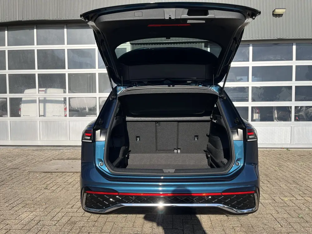 Volkswagen Tiguan 2.0 TDI R-Line Stoelverwarming Massage App uit 2024, foto 14