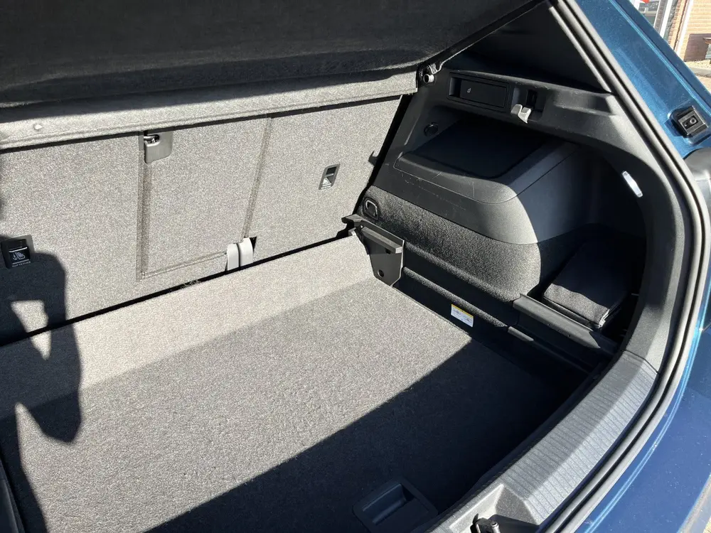 Volkswagen Tiguan 2.0 TDI R-Line Stoelverwarming Massage App uit 2024, foto 16