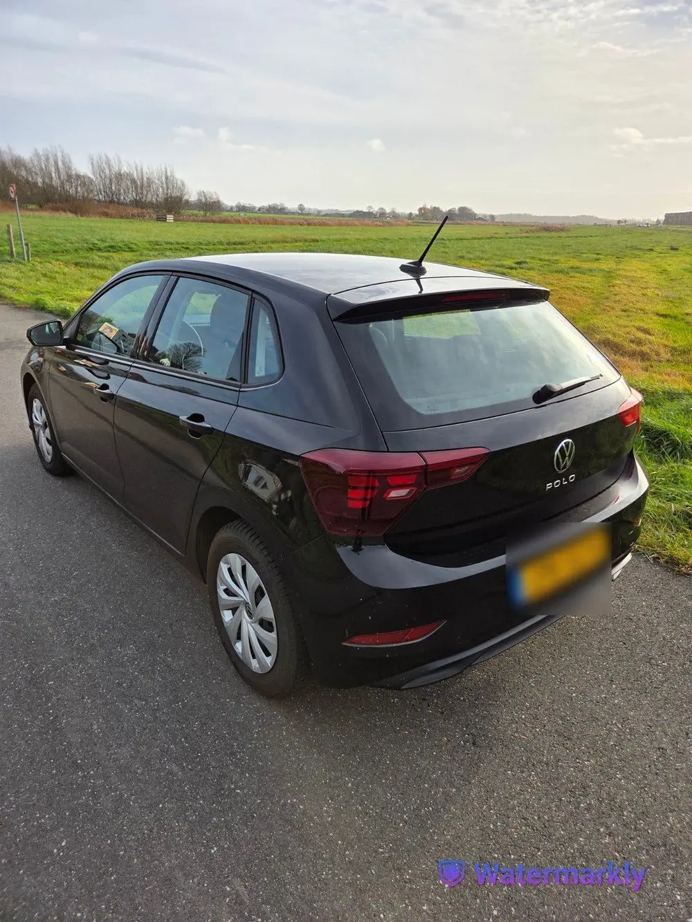Volkswagen Polo 1.0 MPI 80pk 2024 zwart | airco | lage km uit 2024, foto 3