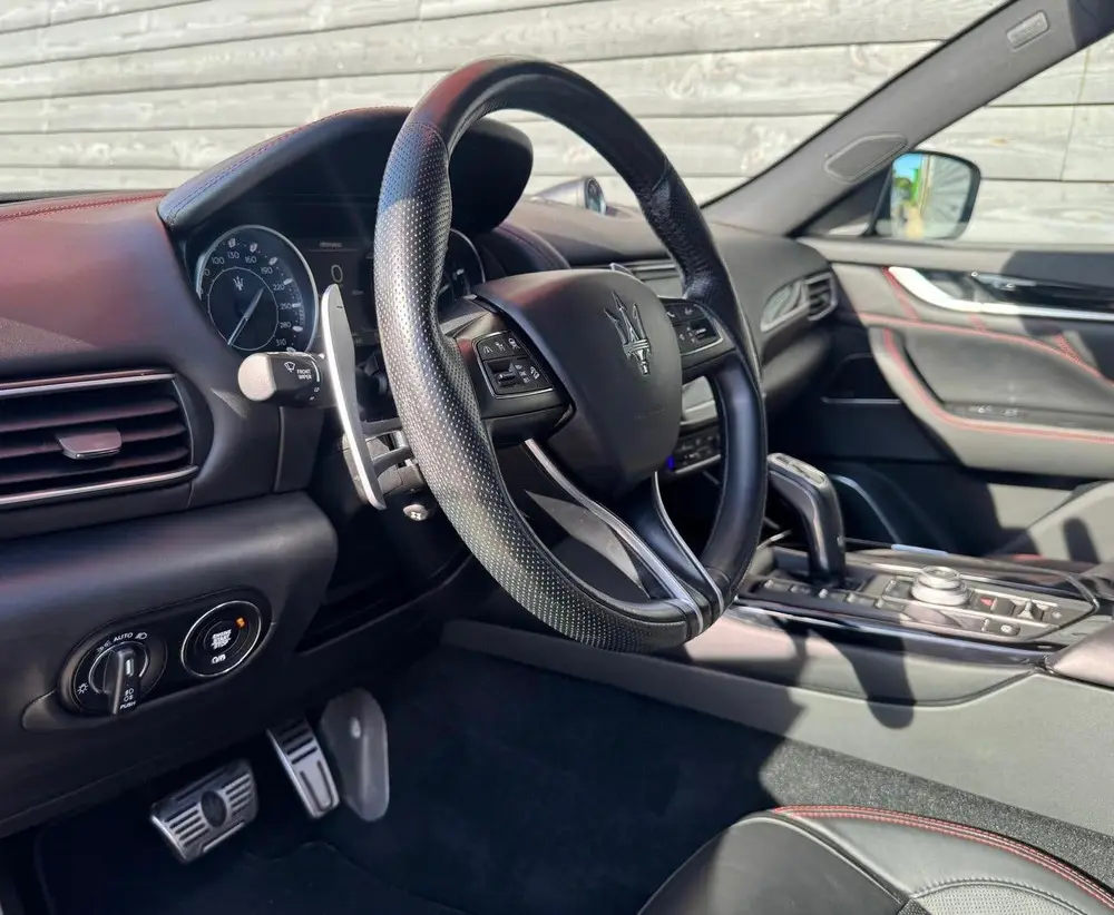 Maserati Levante 3.0 V6 S AWD GRANLUSSO PANO 430PK LUCHTVERI uit 2021, foto 11