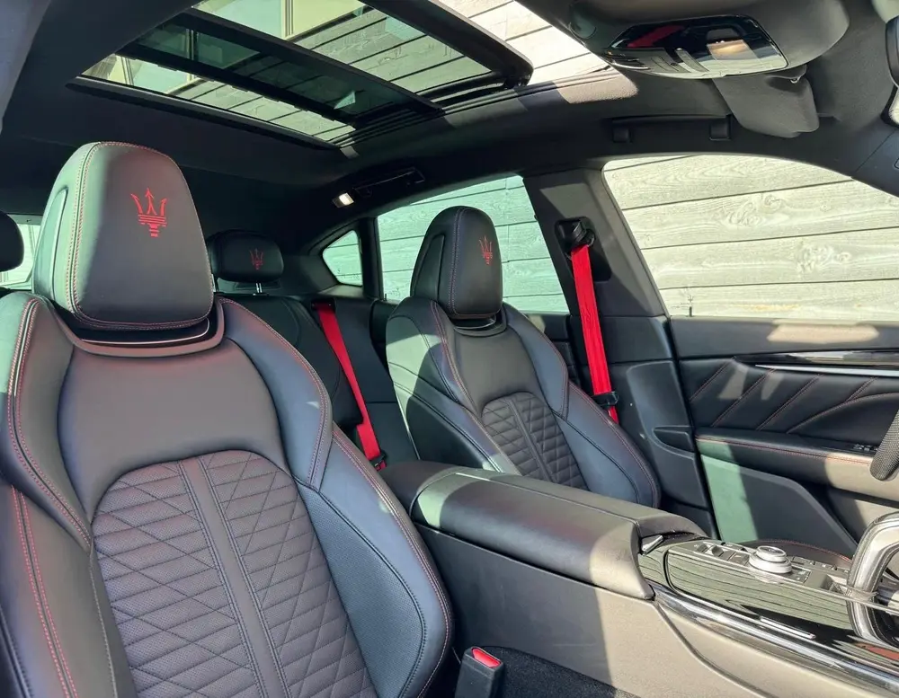 Maserati Levante 3.0 V6 S AWD GRANLUSSO PANO 430PK LUCHTVERI uit 2021, foto 13