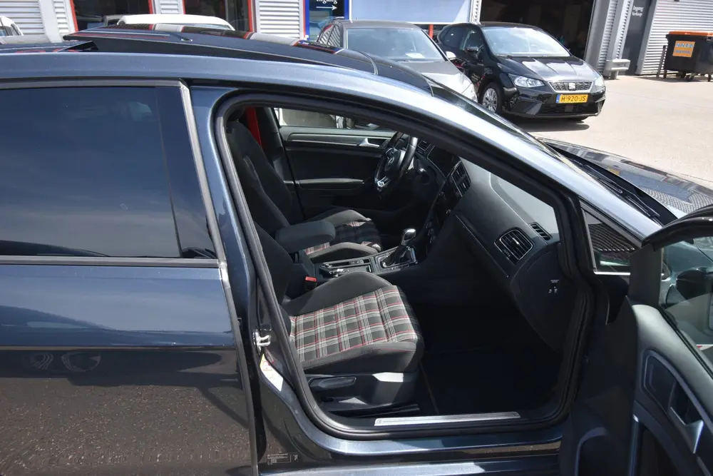 Volkswagen Golf 2.0 TSI GTI Performance 245PK , VIRTUAL COCK uit 2020, foto 8