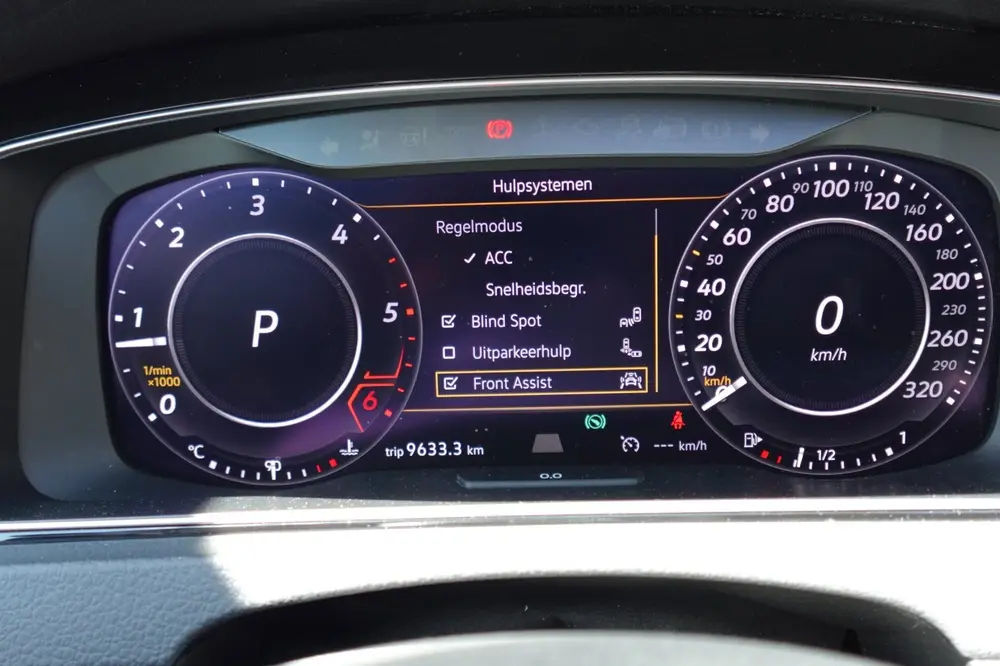 Volkswagen Golf 1.6 TDI Highline R-Line PANO ACC CAMERA VOL uit 2019, foto 19