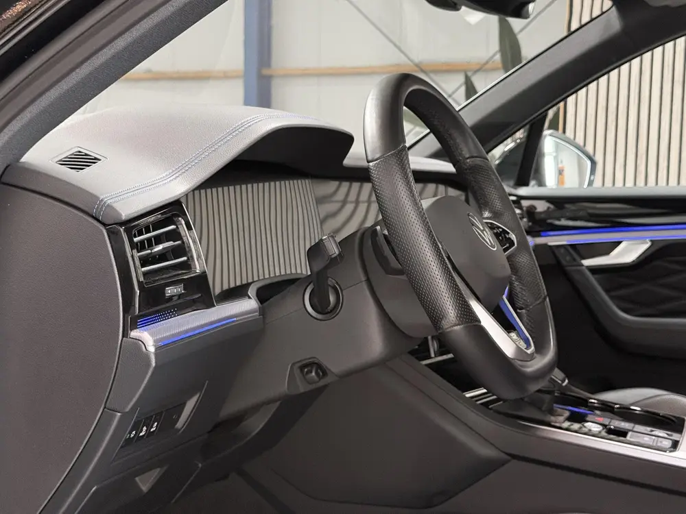 Volkswagen Touareg 3.0 TSi eHybrid 4MOTION R LINE - NACHTZIC uit 2023, foto 17