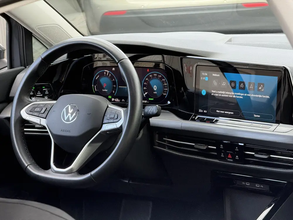 Volkswagen Golf 1.4 eHybrid (bj 2024, automaat) uit 2024, foto 2
