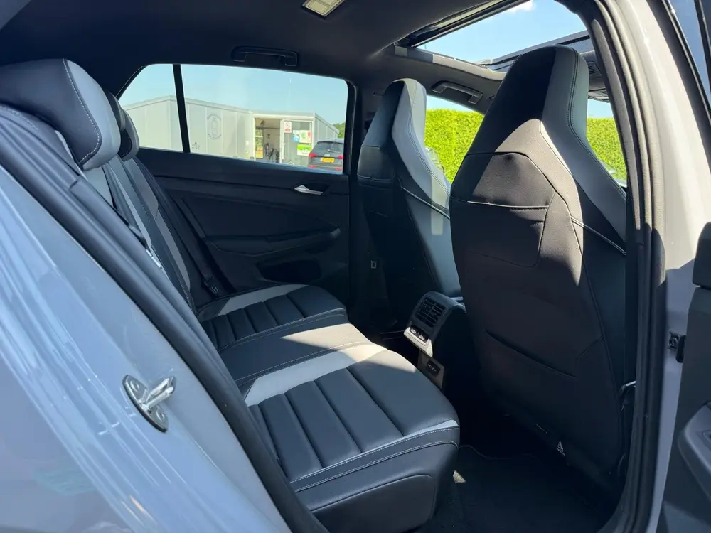 Volkswagen Golf 1.4 eHybrid 245PK GTE Navi | Camera | Panora uit 2021, foto 16