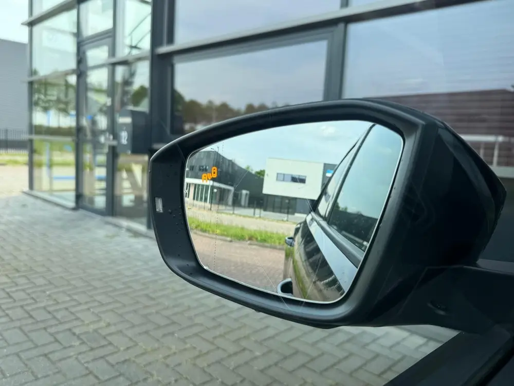 Volkswagen T-Roc 1.5 TSI Style Business/ Panorama dak/ Virtu uit 2019, foto 8