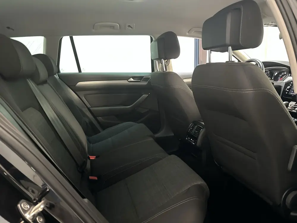 Volkswagen Passat Variant 1.5 TSI 150pk DSG Business Navigat uit 2021, foto 19