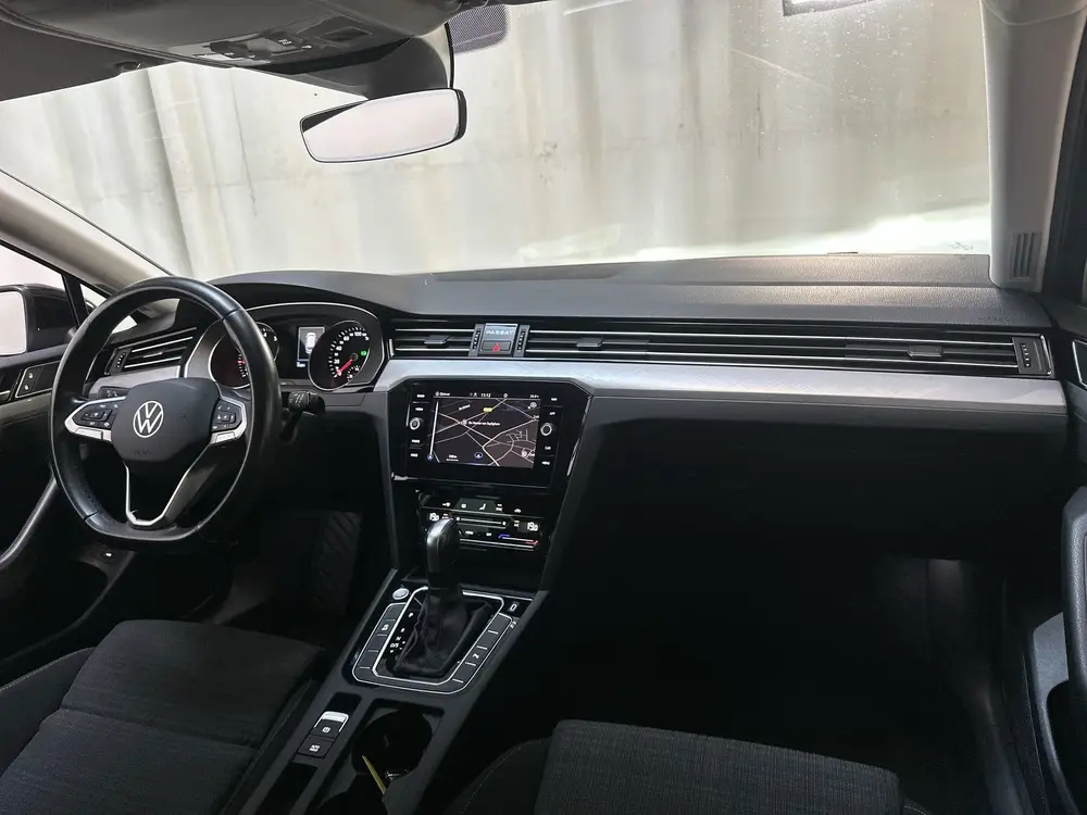 Volkswagen Passat Variant 1.5 TSI 150pk DSG Business Navigat uit 2021, foto 2