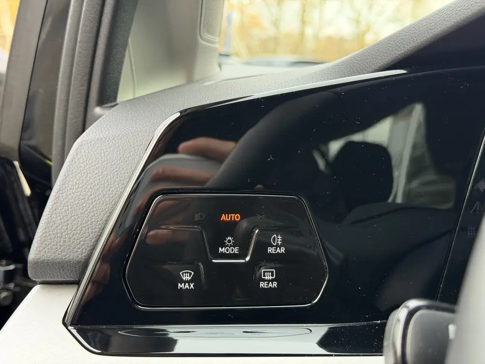Volkswagen Golf 1.0 TSI Life | Camera | Dodehoek | ACC uit 2024, foto 12