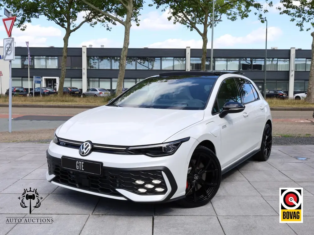 Volkswagen Golf GTE 1.5 eHybrid 272PK | Panodak | Leer | Bla uit 2025