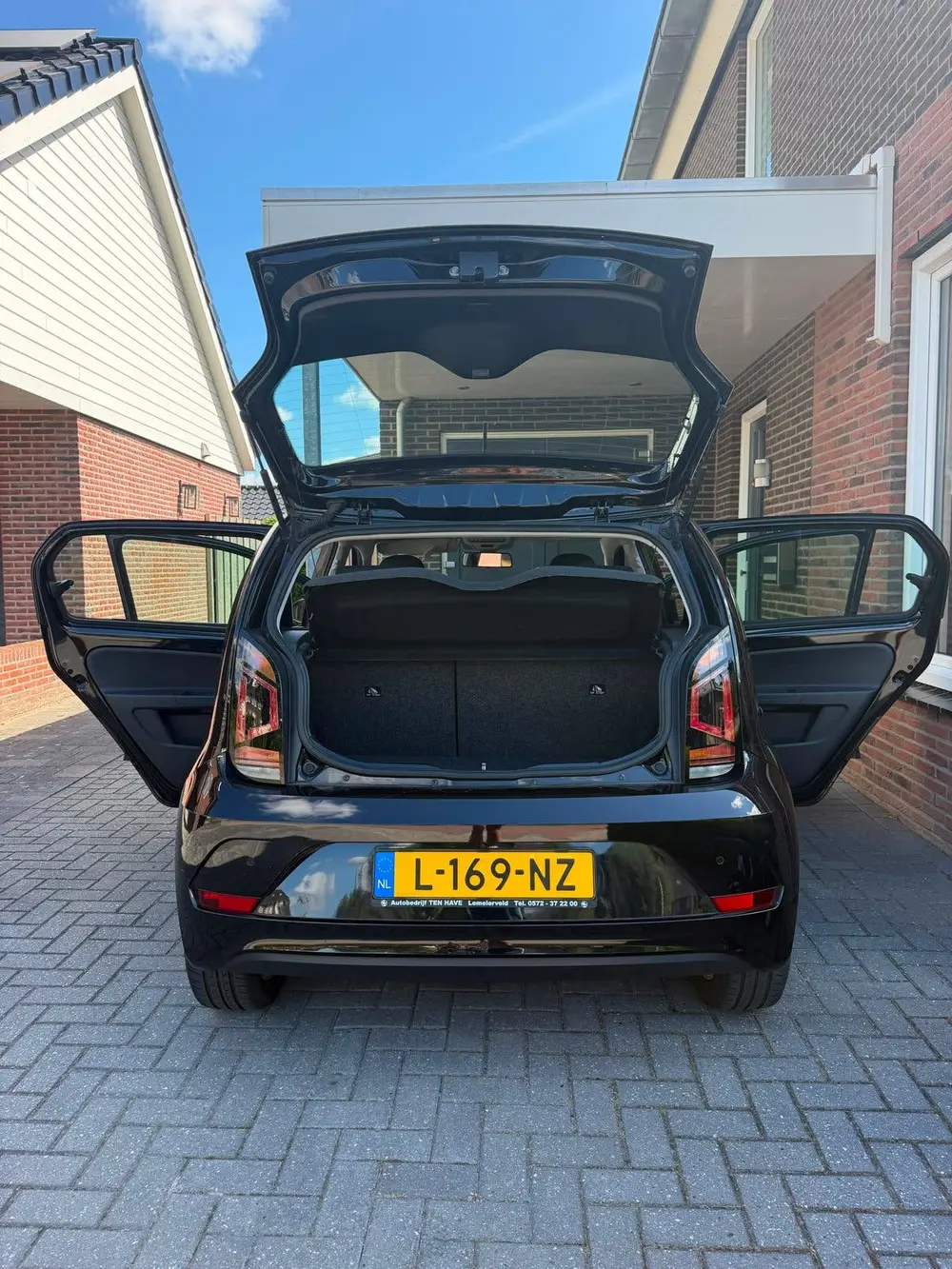 Volkswagen Up! 1.0 5-deurs -2021-Zwart -Camera uit 2021, foto 4
