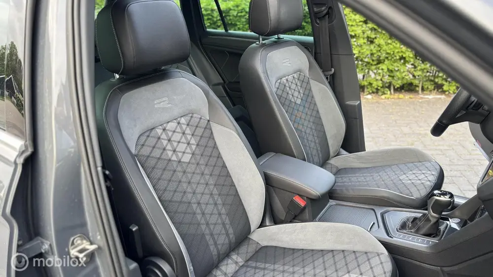 Volkswagen Tiguan 1.4 TSI eHybrid R-Line Pano,Tr.haak,20inch uit 2021, foto 18