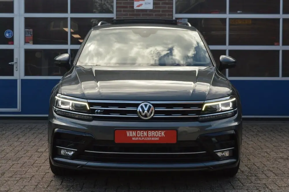 Volkswagen Tiguan 1.5 TSI R-Line | AUT - PANODAK - DYNAUDIO uit 2020, foto 2