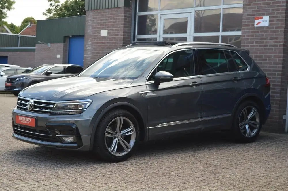 Volkswagen Tiguan 1.5 TSI R-Line | AUT - PANODAK - DYNAUDIO uit 2020, foto 3
