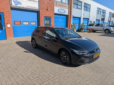 Volkswagen Golf 1.0 TSI 110pk 2021 Zwart - UNITED uit 2021