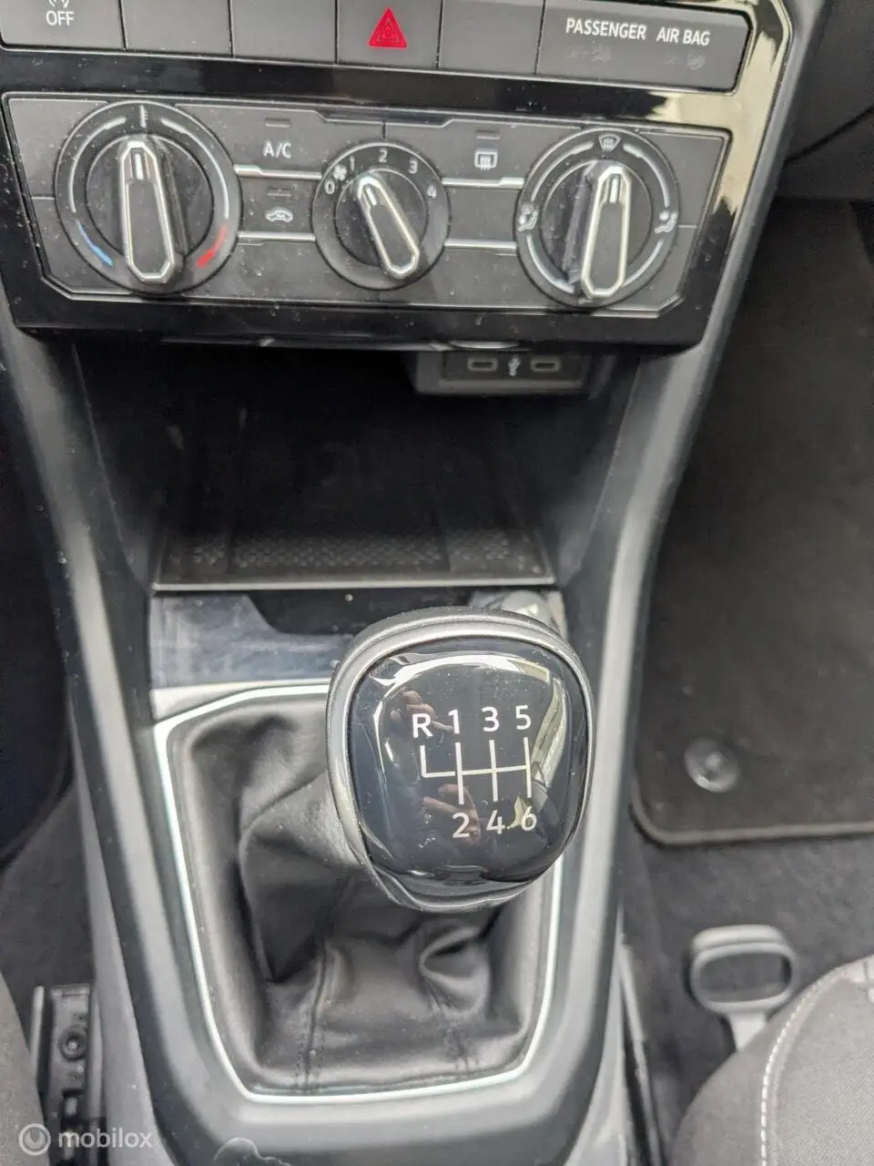 Volkswagen T-Cross 1.0 TSI Life uit 2021, foto 14