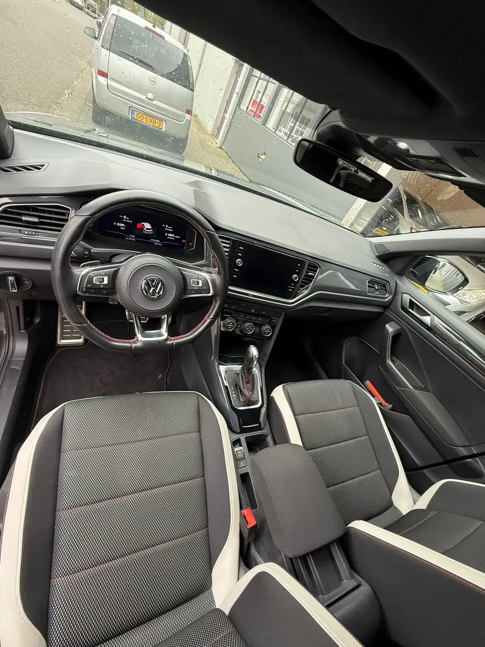 Volkswagen T-Roc 1.5 TSI Sport uit 2019, foto 16
