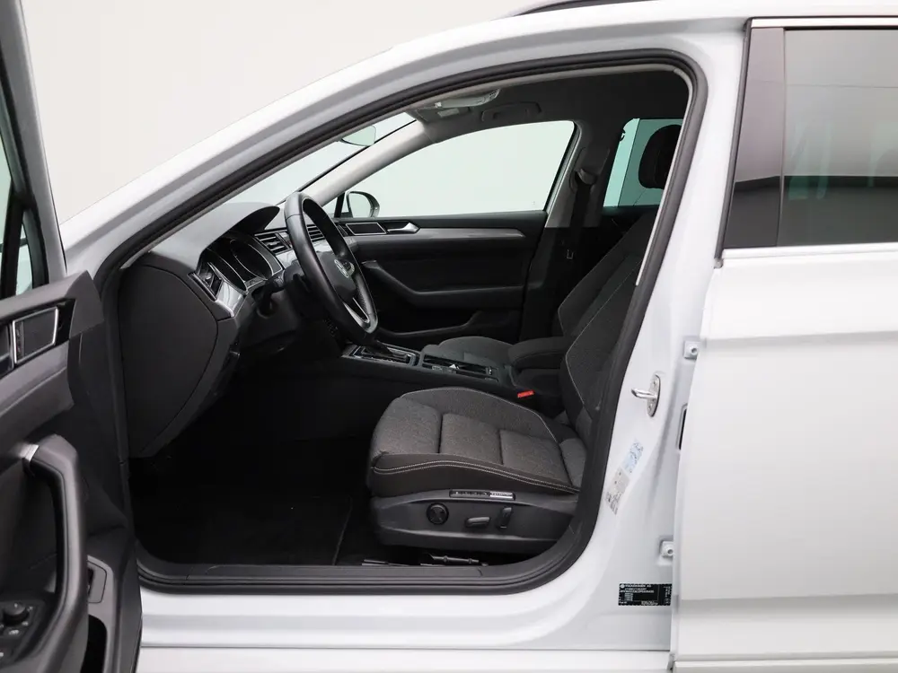 Volkswagen Passat Variant 2.0 TDI Business | TREKHAAK | ADAP uit 2022, foto 9