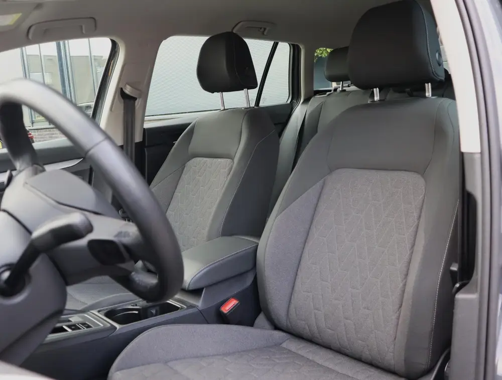 Volkswagen Golf Variant 1.5 eTSI Life Edition | Trekhaak | B uit 2025, foto 9
