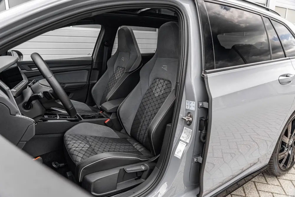 Volkswagen Golf Variant 1.5 eTSI 150pk DSG R-Line | Panorama uit 2023, foto 4