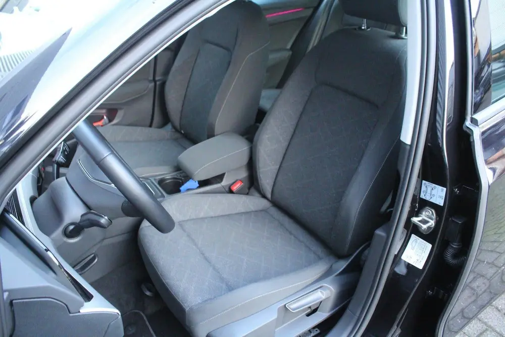 Volkswagen Golf 1.0 TSI 111pk Life NL-Auto NAP uit 2022, foto 10