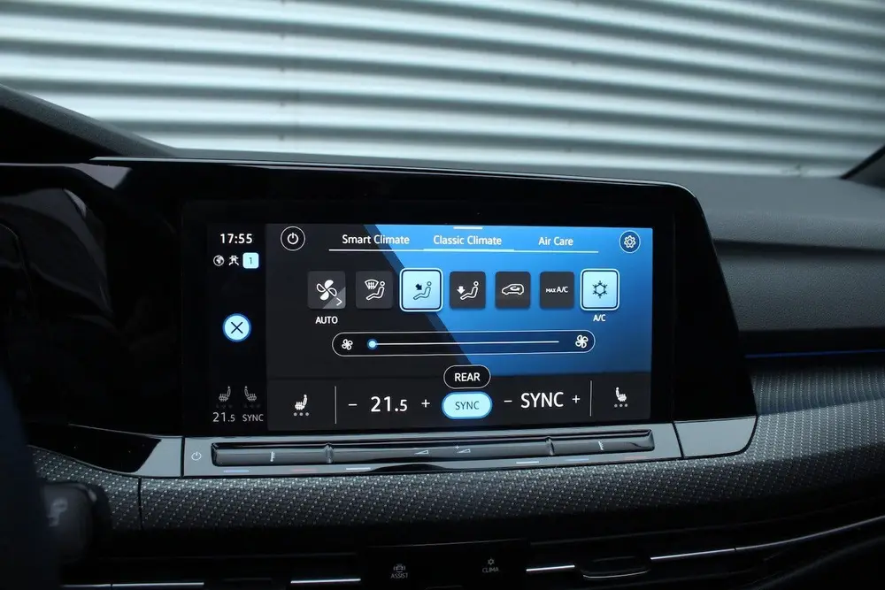 Volkswagen Golf Variant 1.5 eTSI 150pk R-Line DSG7 Panoramad uit 2023, foto 18