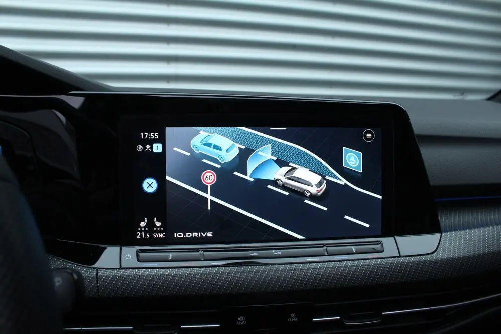 Volkswagen Golf Variant 1.5 eTSI 150pk R-Line DSG7 Panoramad uit 2023, foto 19