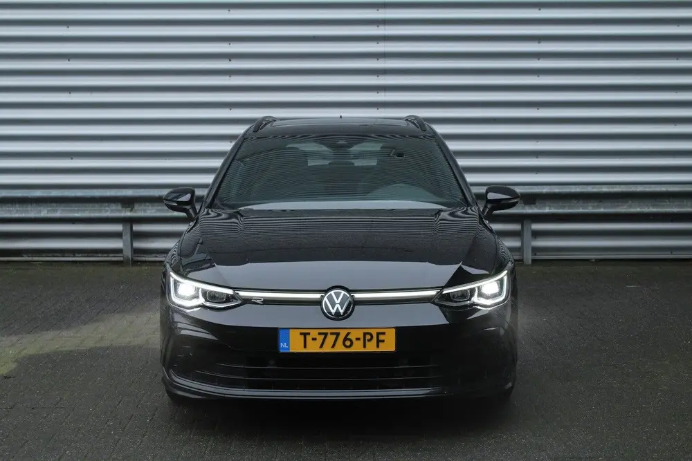Volkswagen Golf Variant 1.5 eTSI 150pk R-Line DSG7 Panoramad uit 2023, foto 2