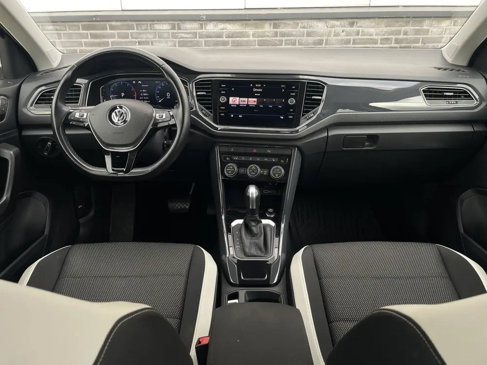 Volkswagen T-Roc 1.5 TSI Sport LED | Trekhaak | Carplay | Ca uit 2019, foto 3
