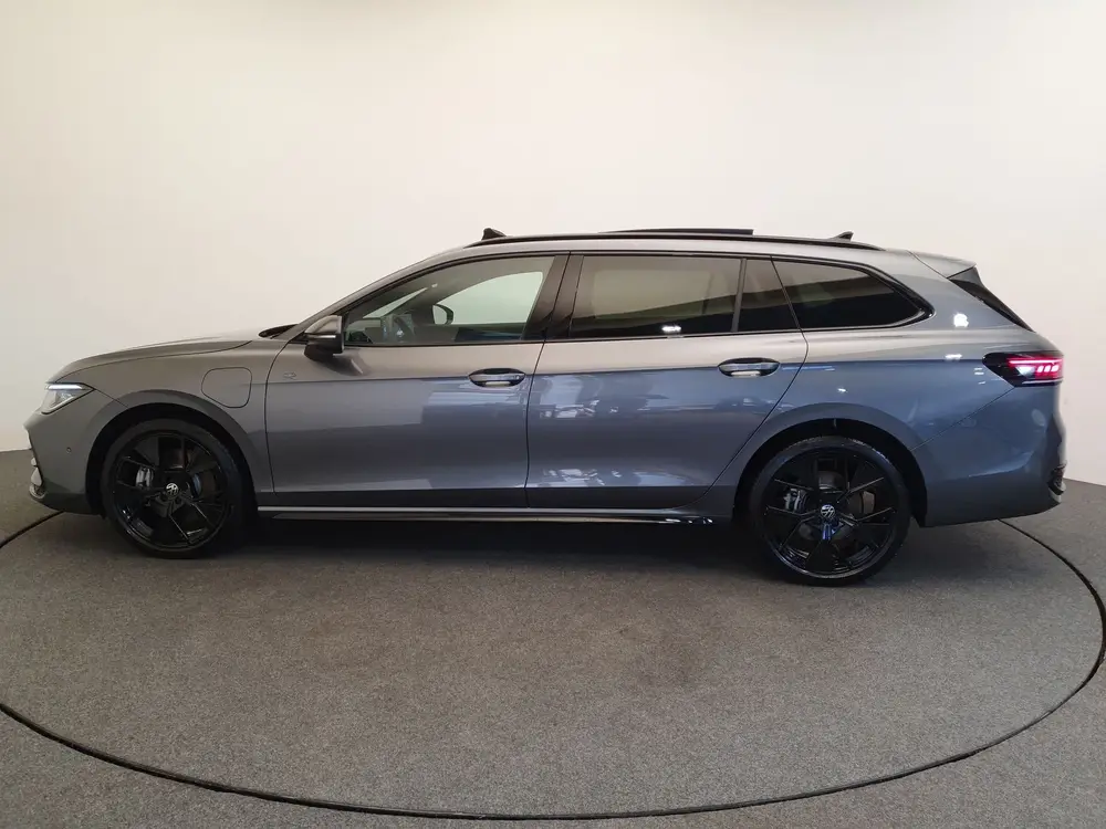 Volkswagen Passat Variant 1.5 eHybrid 272pk DSG/AUT R-Line W uit 2025, foto 2