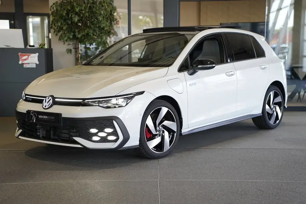 Volkswagen Golf 8.5 1.5 eHybrid GTE 272PK Facelift Pano Voll uit 2025