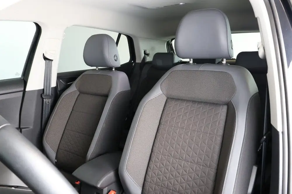 Volkswagen T-Cross 1.0 TSI R-Line - Stoelverw. - CarPlay - A uit 2023, foto 4