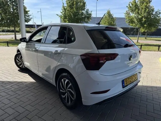 Volkswagen Polo 1.0 TSI LIFE BUSINESS (bj 2023) uit 2023, foto 2