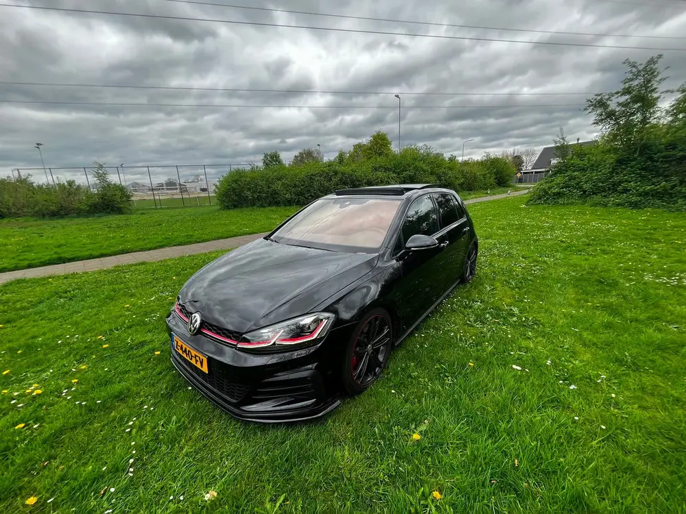 Volkswagen Golf VII Golf 7.5 GTI 2.0 Performance 245pk DSG 2019 Zwart uit 2019, foto 3