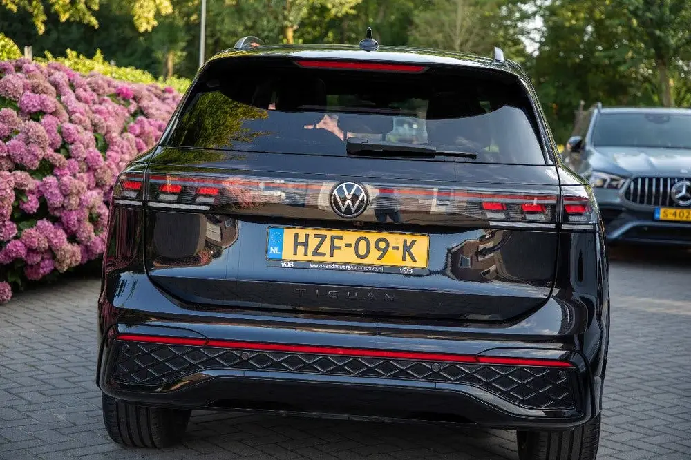 Volkswagen Tiguan 1.5 Etsi 150pk Dsg-7 2024 Zwart uit 2024, foto 3
