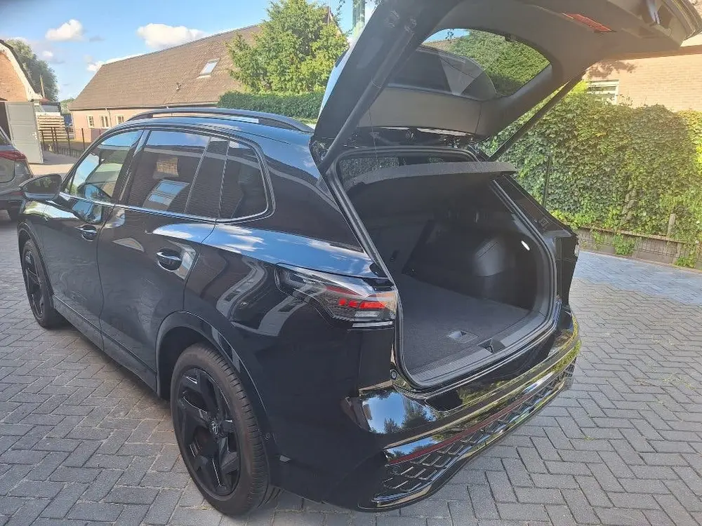 Volkswagen Tiguan 1.5 Etsi 150pk Dsg-7 2024 Zwart uit 2024, foto 9