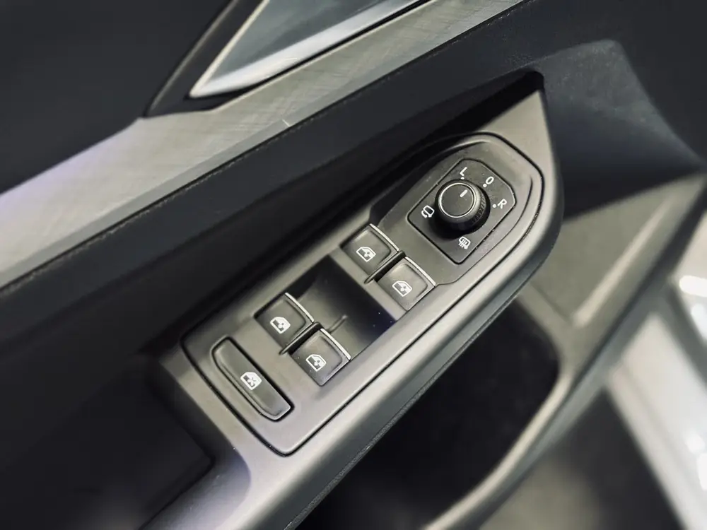 Volkswagen Golf 1.5 eTSI | Panorama | Memory | IQ | HK Audio uit 2020, foto 11