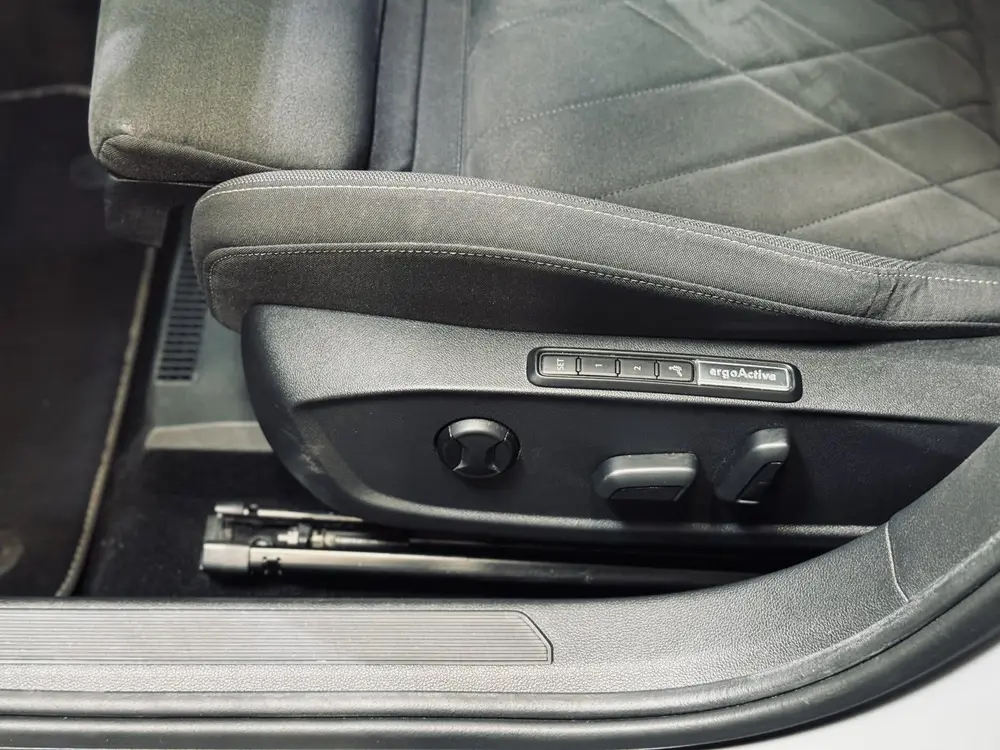 Volkswagen Golf 1.5 eTSI | Panorama | Memory | IQ | HK Audio uit 2020, foto 12