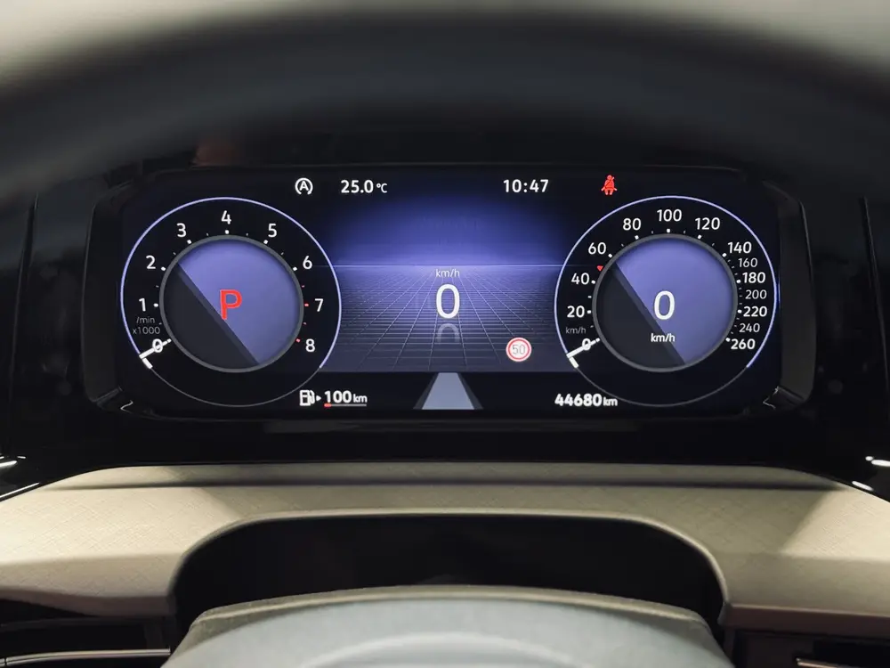 Volkswagen Golf 1.5 eTSI | Panorama | Memory | IQ | HK Audio uit 2020, foto 15