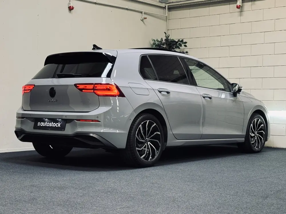 Volkswagen Golf 1.5 eTSI | Panorama | Memory | IQ | HK Audio uit 2020, foto 2