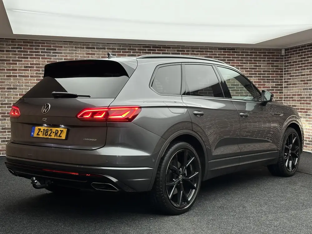 Volkswagen Touareg R 3.0 TSi 4MOTION | Puglia| Dak| Massage| uit 2021, foto 2