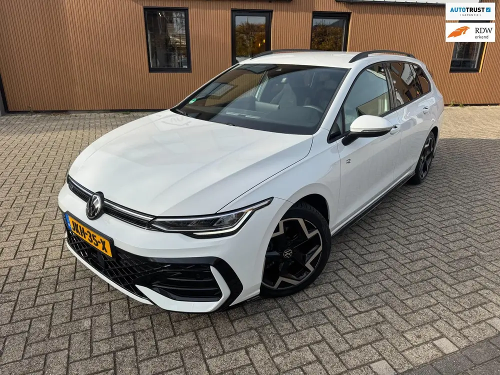Volkswagen Golf Variant 1.5 TSI R-Line Edition Parkeer Camer uit 2025