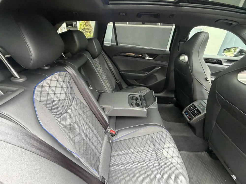 Volkswagen Passat Variant 1.5 eHybrid R-Line Edition | SoH 1 uit 2025, foto 10