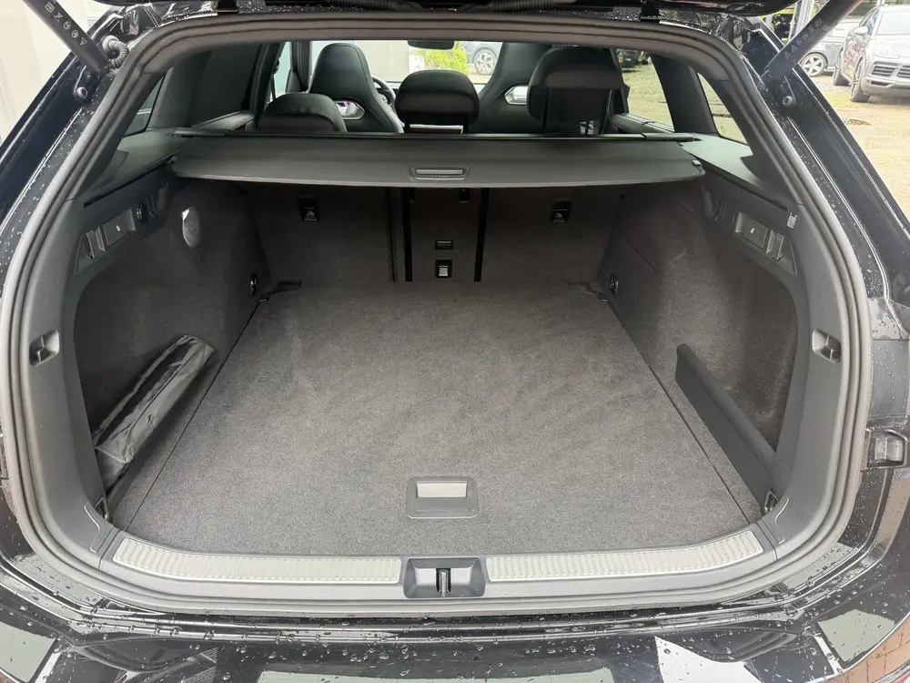 Volkswagen Passat Variant 1.5 eHybrid R-Line Edition | SoH 1 uit 2025, foto 11
