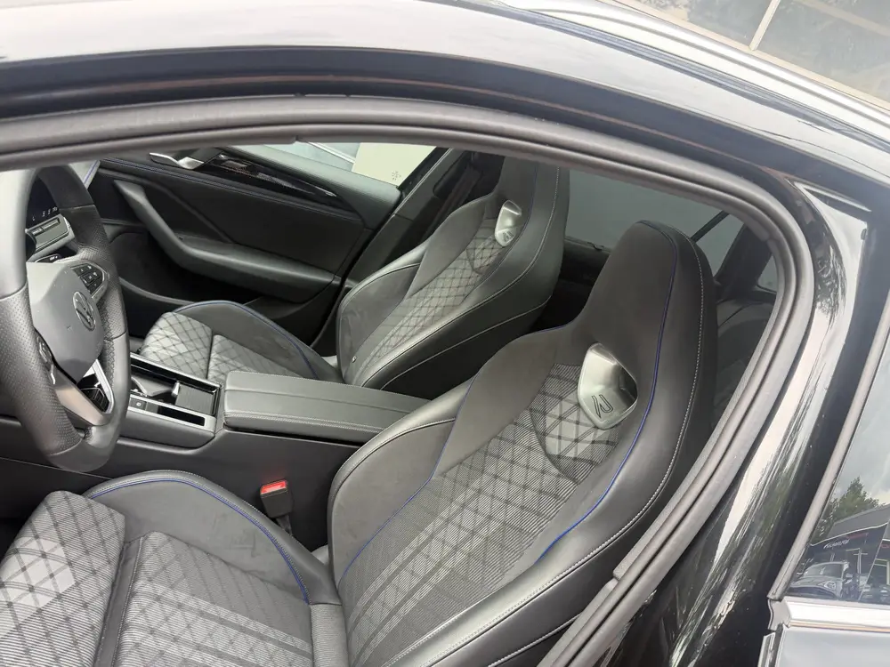 Volkswagen Passat Variant 1.5 eHybrid R-Line Edition | SoH 1 uit 2025, foto 8