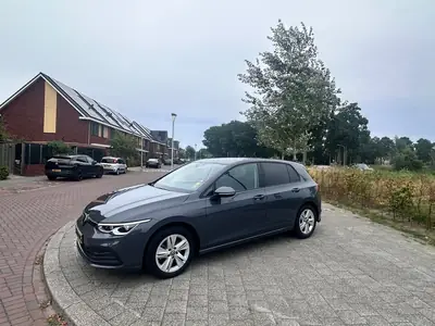 Volkswagen Golf VwGolf 8 bussines edition 1.0 Etsi 84.000 km dsg 2021 Grijs uit 2021