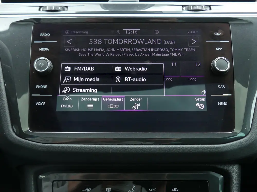 Volkswagen Tiguan 1.4 TSI eHybrid Business+ / PANO uit 2021, foto 17