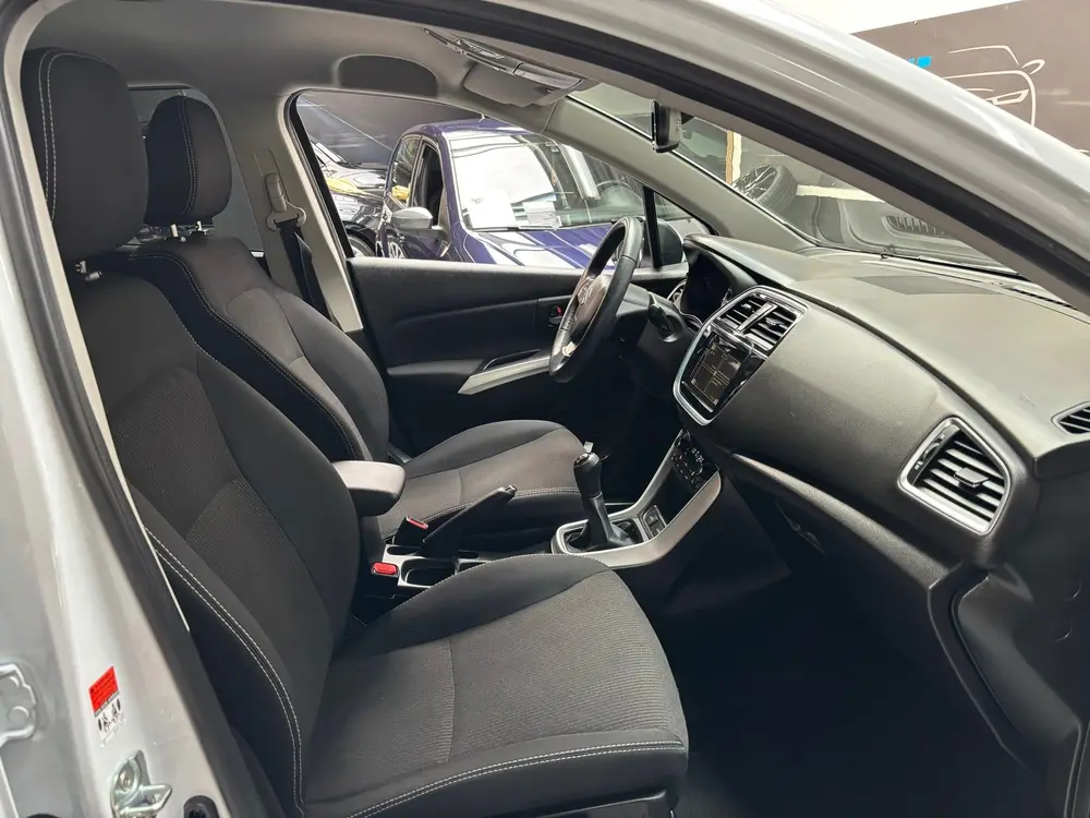 Suzuki S-Cross 1.0 Boosterjet Select / Carplay / Stoelverwar uit 2019, foto 14